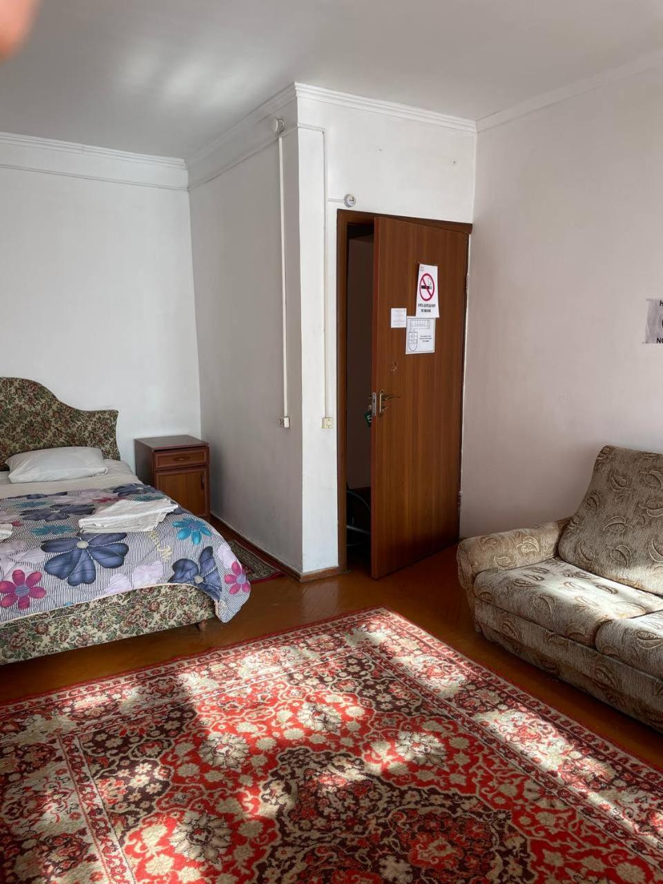 Otel Issyk-Kul Каракол Экстерьер фото