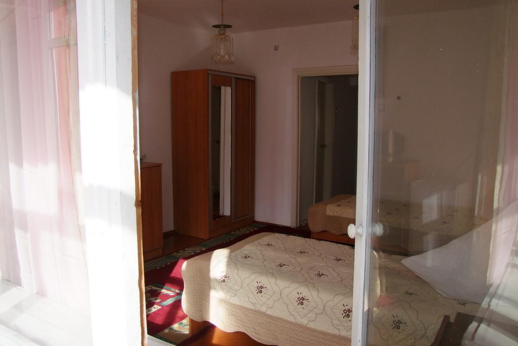 Otel Issyk-Kul Каракол Экстерьер фото